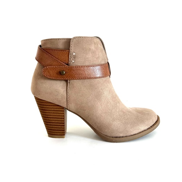 Francesca's Collections Shoes - NWOT Francesca's Karine Belted Tan Vegan Suede Leather Bootie Block Heel Shoes 6